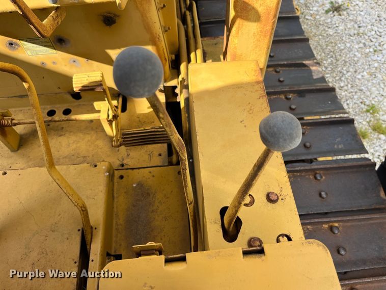 image for item EK8513 1976 Caterpillar D4D dozer