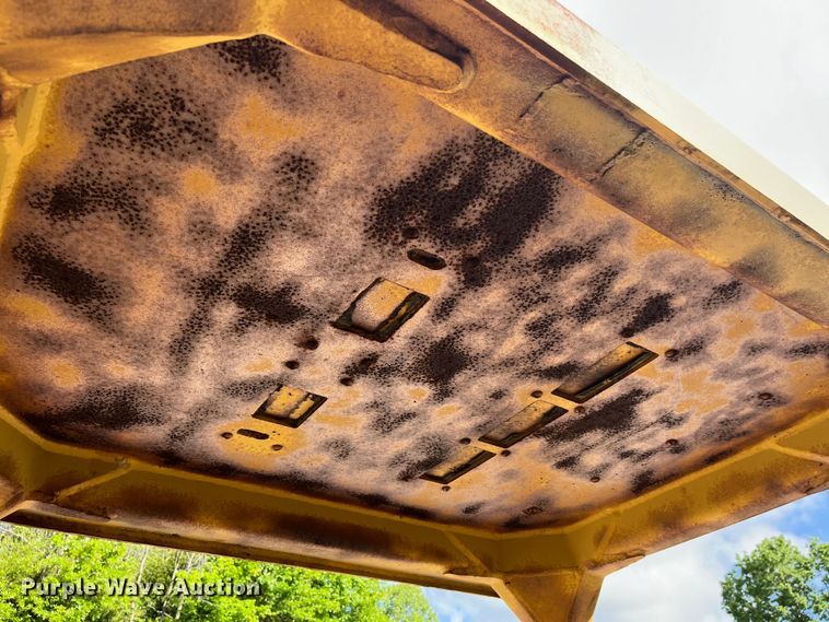 image for item EK8513 1976 Caterpillar D4D dozer