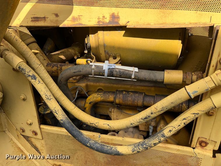 image for item EK8513 1976 Caterpillar D4D dozer