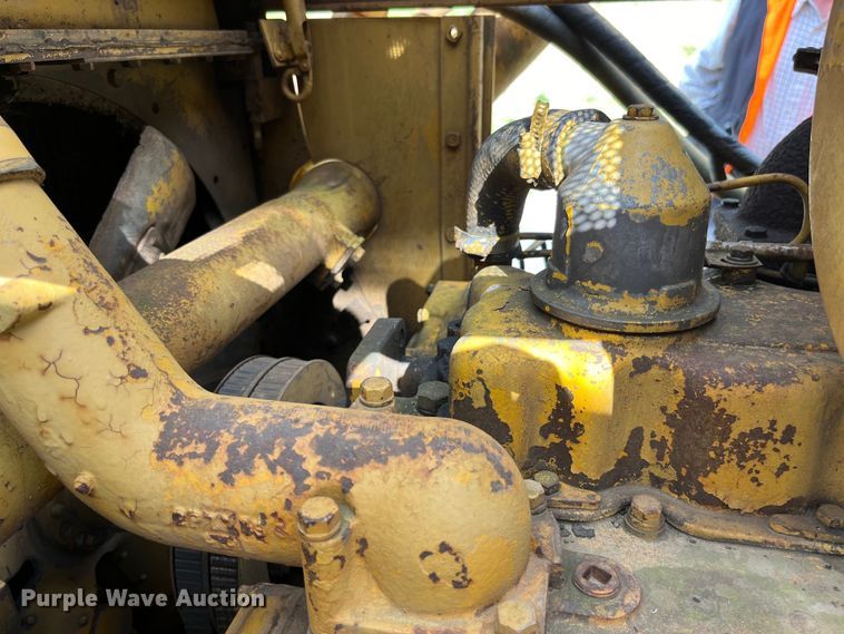 image for item EK8513 1976 Caterpillar D4D dozer