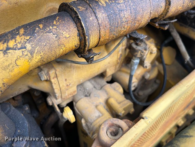 image for item EK8513 1976 Caterpillar D4D dozer