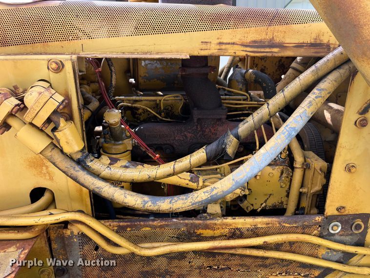 image for item EK8513 1976 Caterpillar D4D dozer