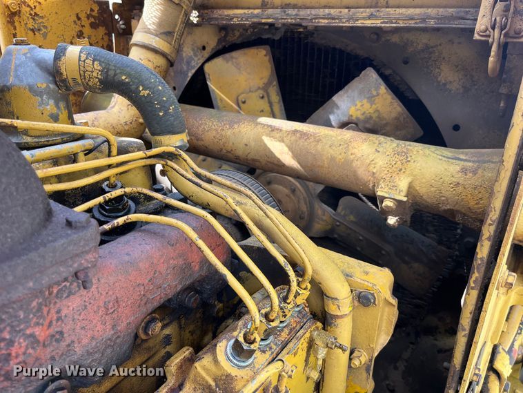 image for item EK8513 1976 Caterpillar D4D dozer