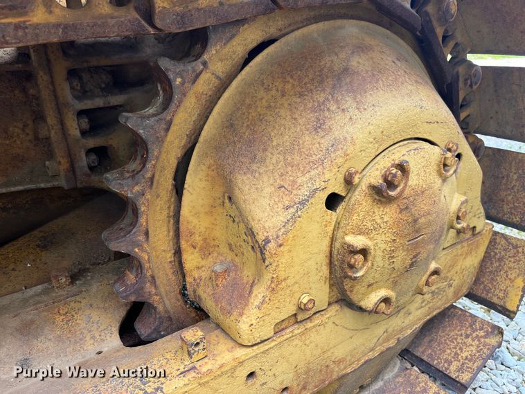 image for item EK8513 1976 Caterpillar D4D dozer