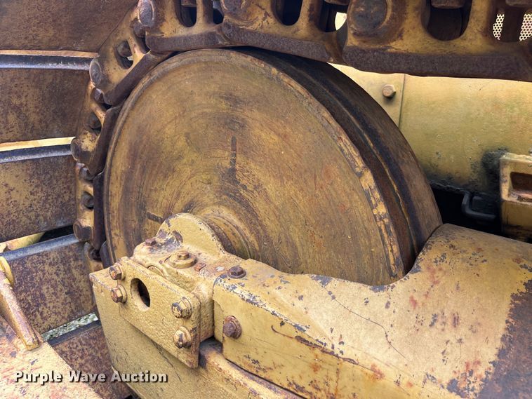 image for item EK8513 1976 Caterpillar D4D dozer