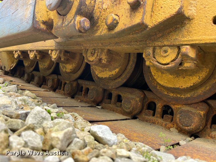 image for item EK8513 1976 Caterpillar D4D dozer