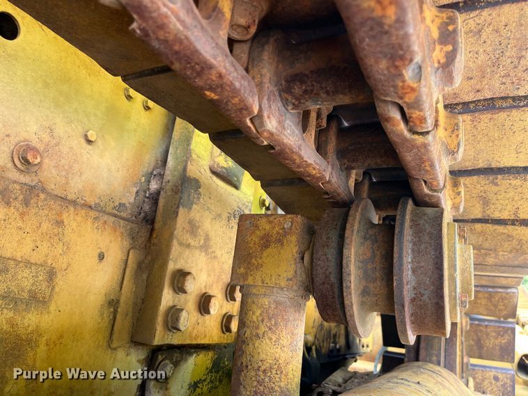 image for item EK8513 1976 Caterpillar D4D dozer