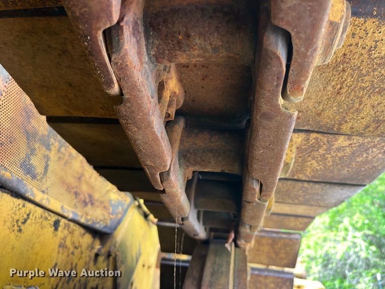 image for item EK8513 1976 Caterpillar D4D dozer