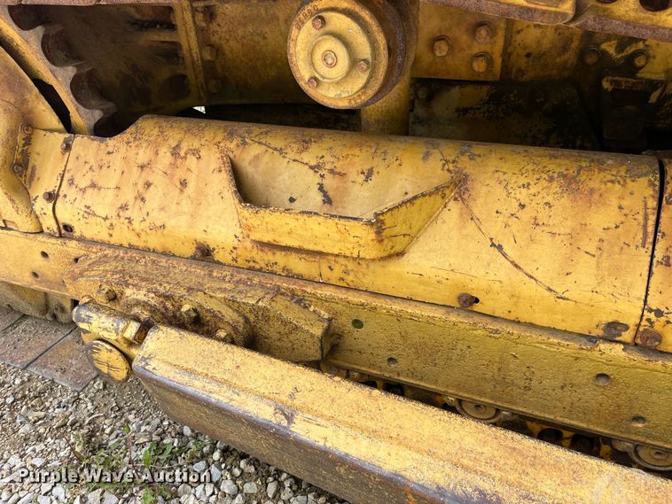 image for item EK8513 1976 Caterpillar D4D dozer