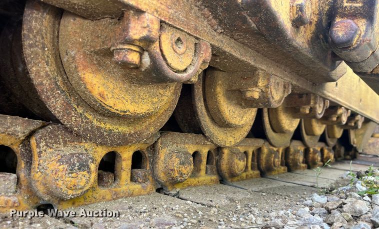 image for item EK8513 1976 Caterpillar D4D dozer