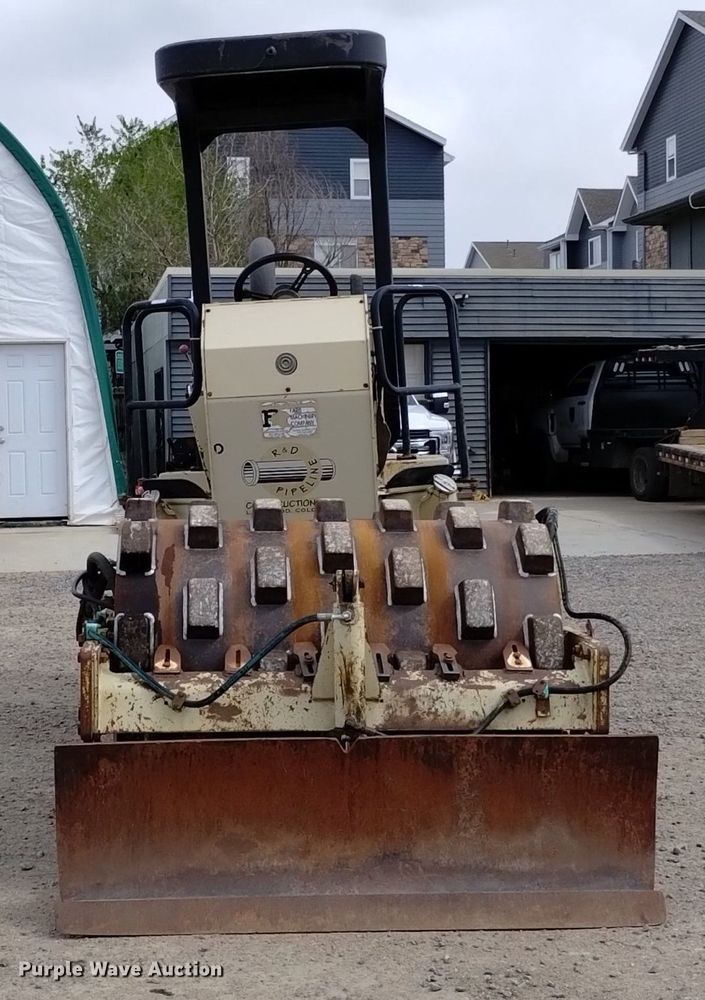 image for item EO9965 Ingersoll Rand  SD40F single drum vibratory roller