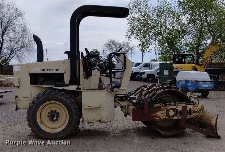 image for item EO9965 Ingersoll Rand  SD40F single drum vibratory roller