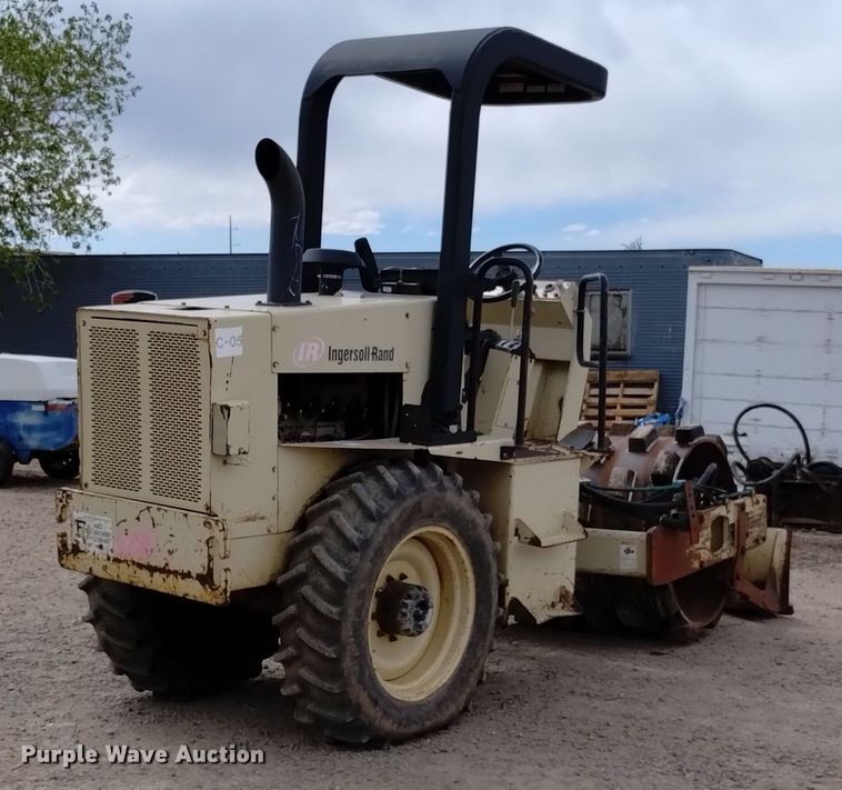 image for item EO9965 Ingersoll Rand  SD40F single drum vibratory roller