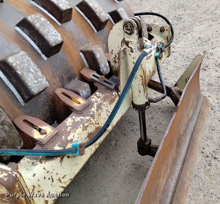 image for item EO9965 Ingersoll Rand  SD40F single drum vibratory roller