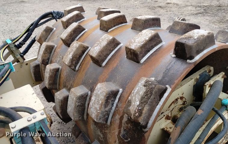 image for item EO9965 Ingersoll Rand  SD40F single drum vibratory roller