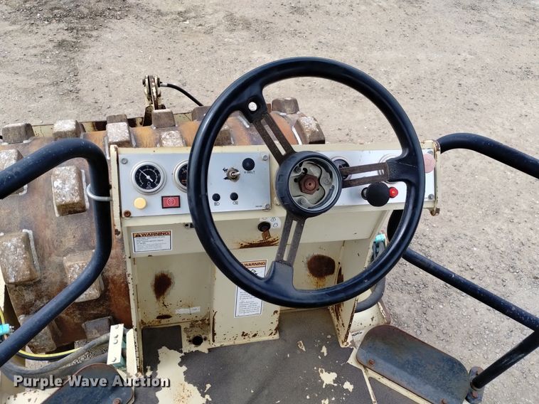 image for item EO9965 Ingersoll Rand  SD40F single drum vibratory roller