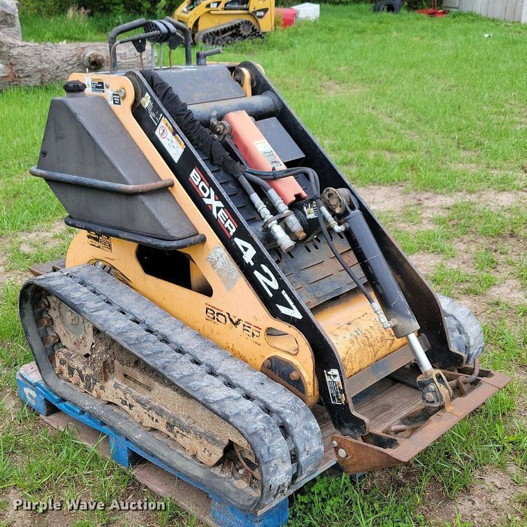 image for item KB9062 Boxer 427 compact utility loader