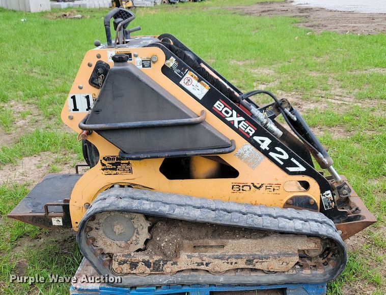 image for item KB9062 Boxer 427 compact utility loader