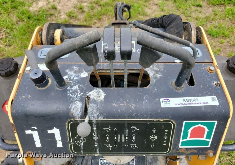 image for item KB9062 Boxer 427 compact utility loader