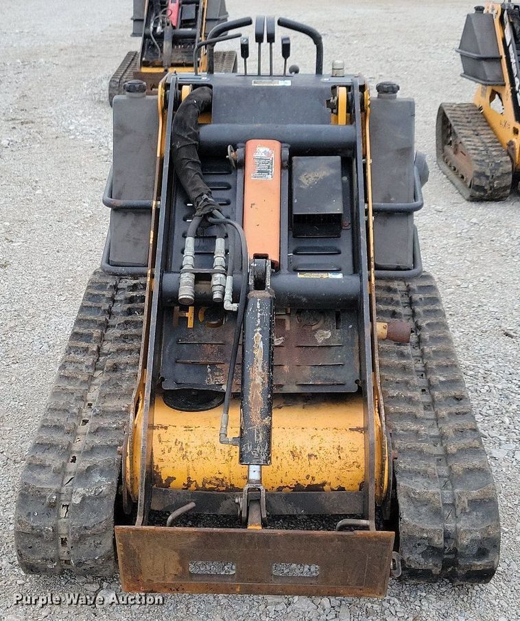 image for item KB9063 2009 Boxer 427 compact utility loader