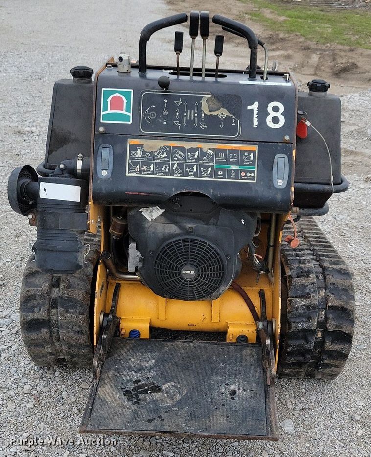 image for item KB9063 2009 Boxer 427 compact utility loader