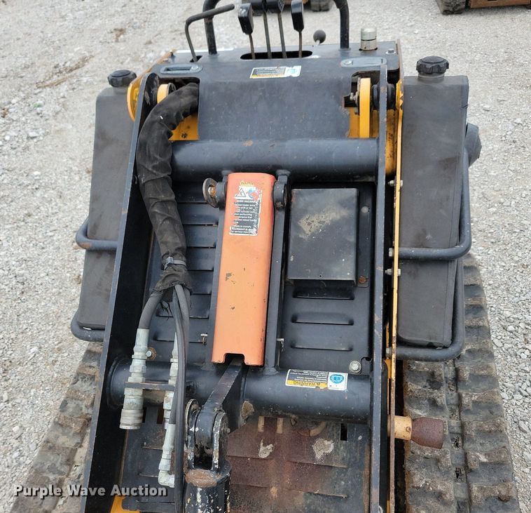 image for item KB9063 2009 Boxer 427 compact utility loader