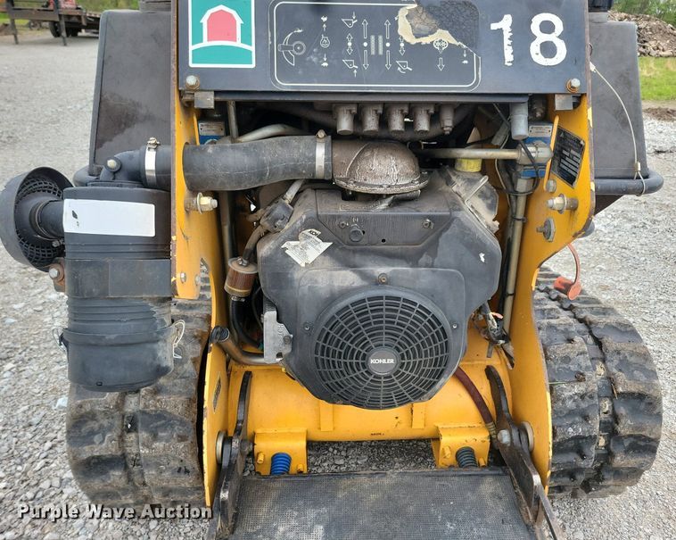 image for item KB9063 2009 Boxer 427 compact utility loader