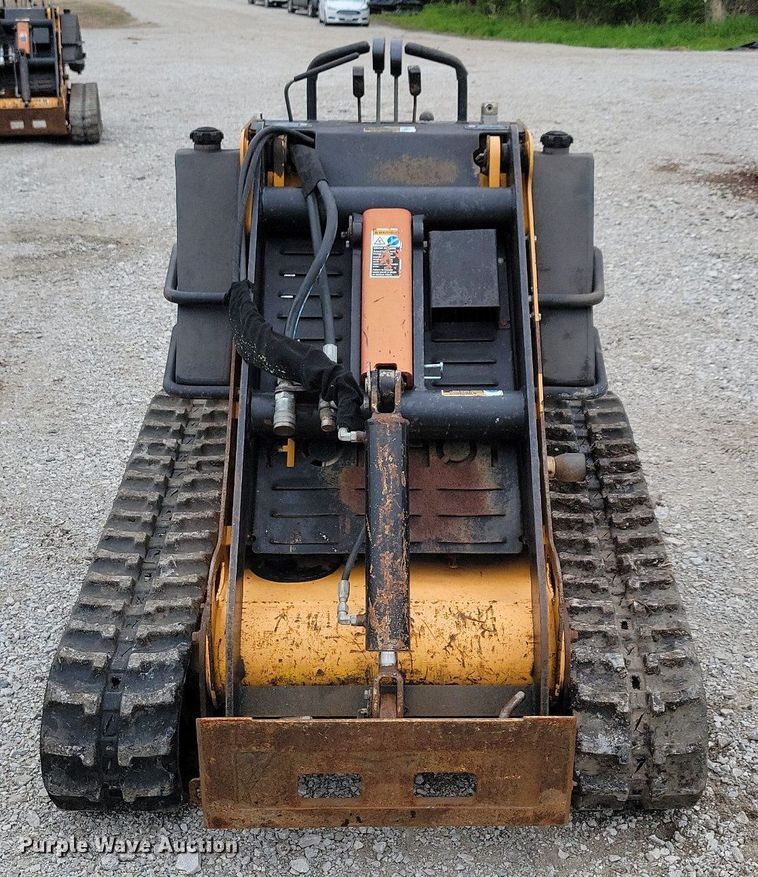 image for item KB9065 2009 Boxer 427 compact utility loader