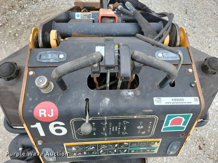 image for item KB9065 2009 Boxer 427 compact utility loader