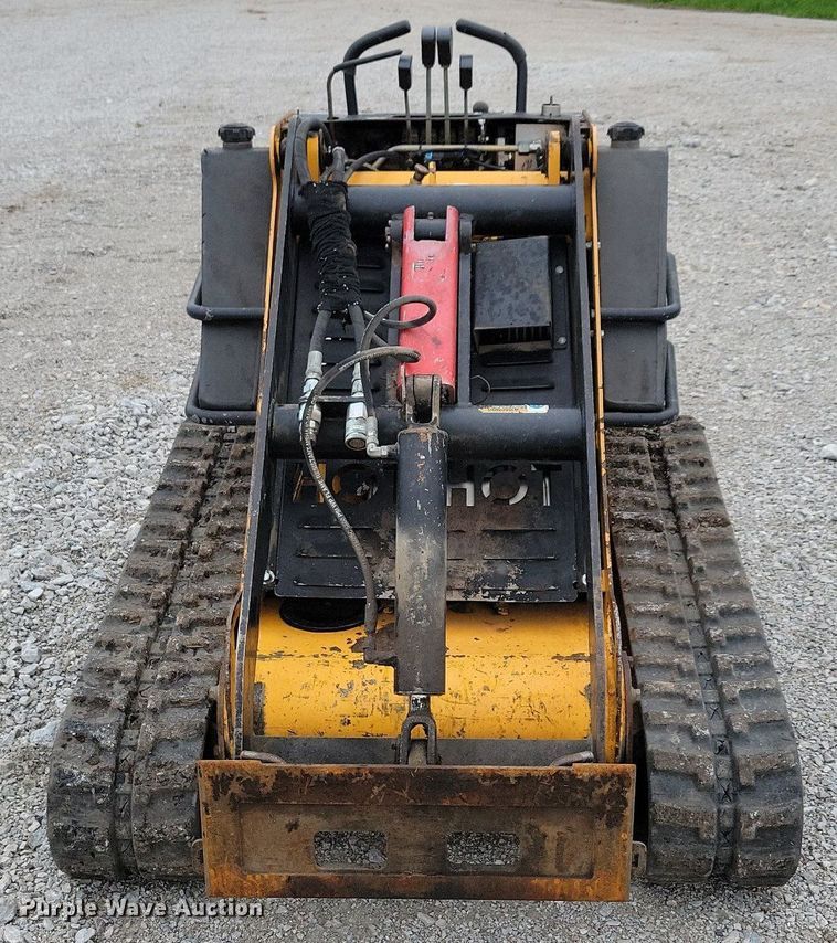 image for item KB9067 2009 Boxer 427 compact utility loader