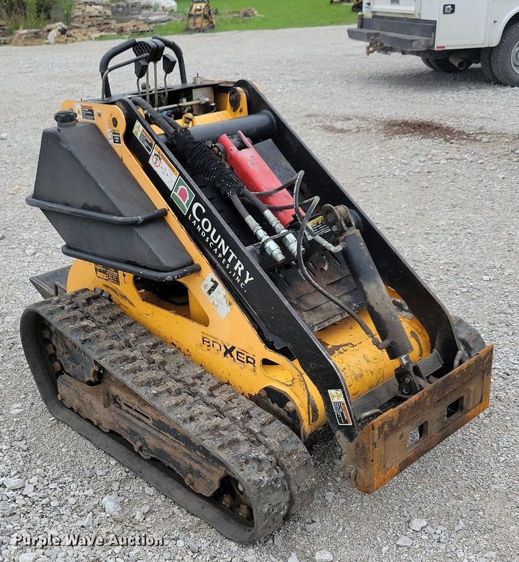 image for item KB9067 2009 Boxer 427 compact utility loader