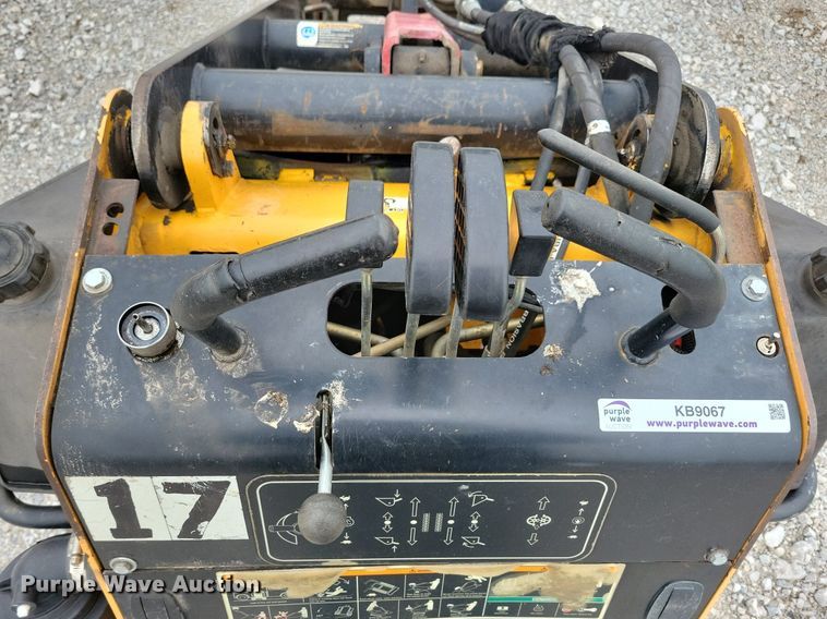 image for item KB9067 2009 Boxer 427 compact utility loader