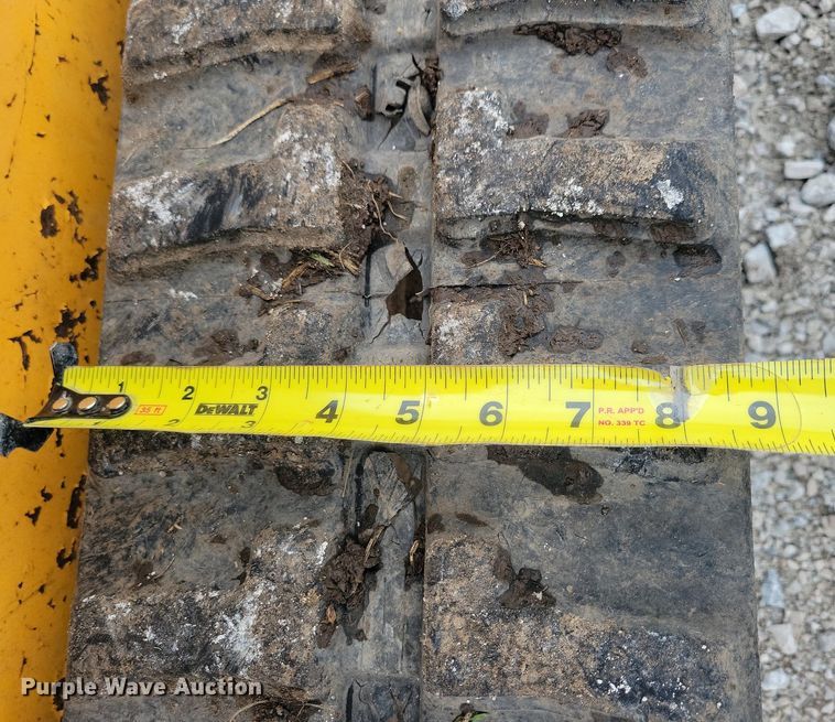 image for item KB9067 2009 Boxer 427 compact utility loader