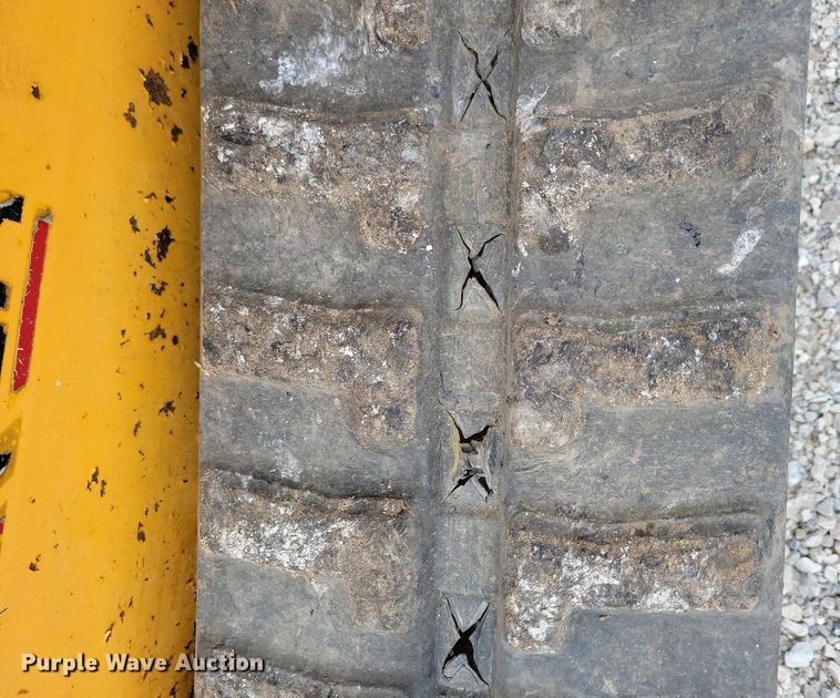 image for item KB9067 2009 Boxer 427 compact utility loader