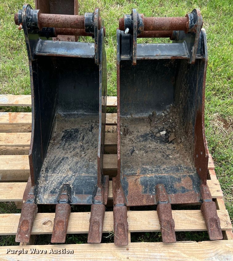 image for item KV9759 (2) Caterpillar backhoe buckets