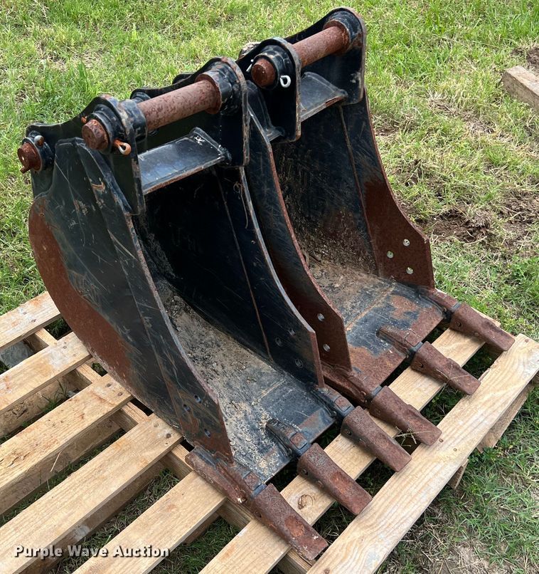 image for item KV9759 (2) Caterpillar backhoe buckets