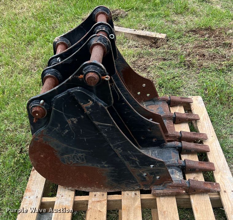image for item KV9759 (2) Caterpillar backhoe buckets