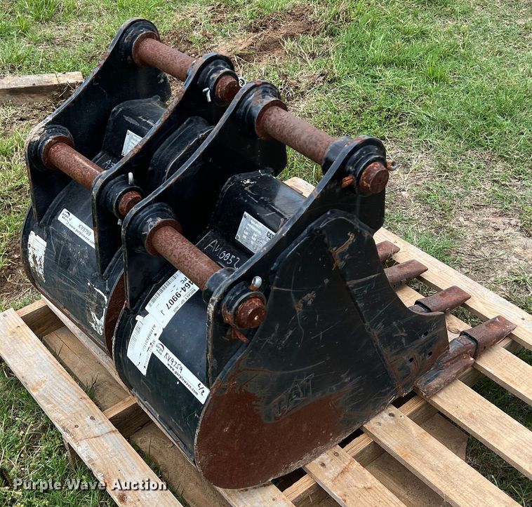 image for item KV9759 (2) Caterpillar backhoe buckets