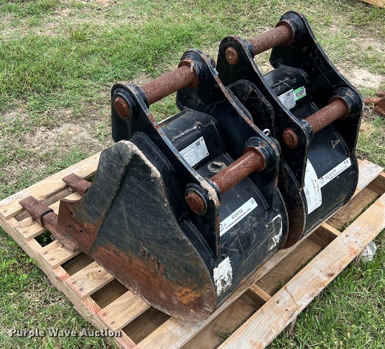 image for item KV9759 (2) Caterpillar backhoe buckets