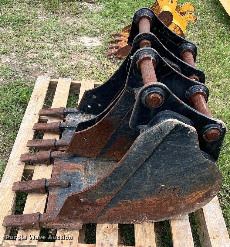 image for item KV9759 (2) Caterpillar backhoe buckets
