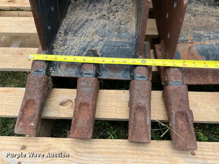 image for item KV9759 (2) Caterpillar backhoe buckets