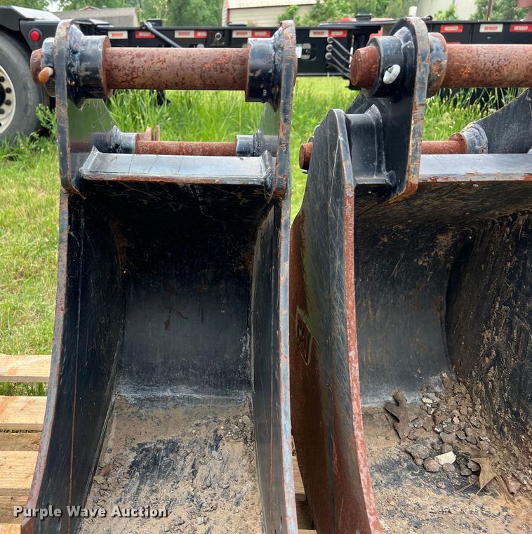 image for item KV9759 (2) Caterpillar backhoe buckets