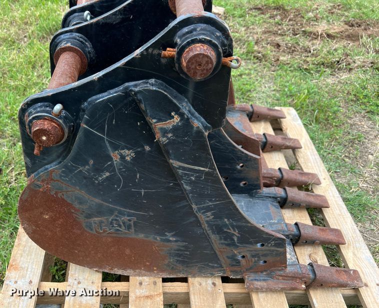 image for item KV9759 (2) Caterpillar backhoe buckets