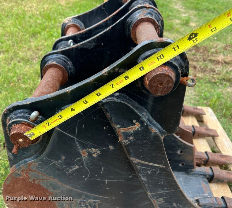 image for item KV9759 (2) Caterpillar backhoe buckets