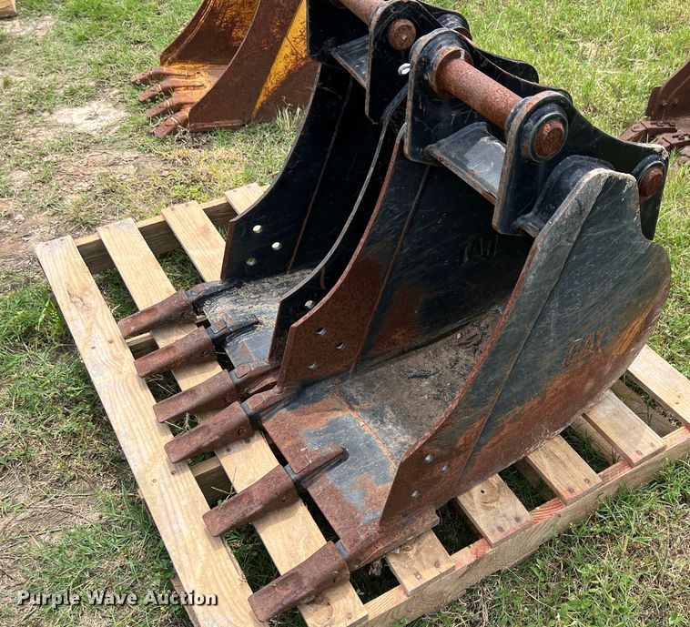 image for item KV9759 (2) Caterpillar backhoe buckets