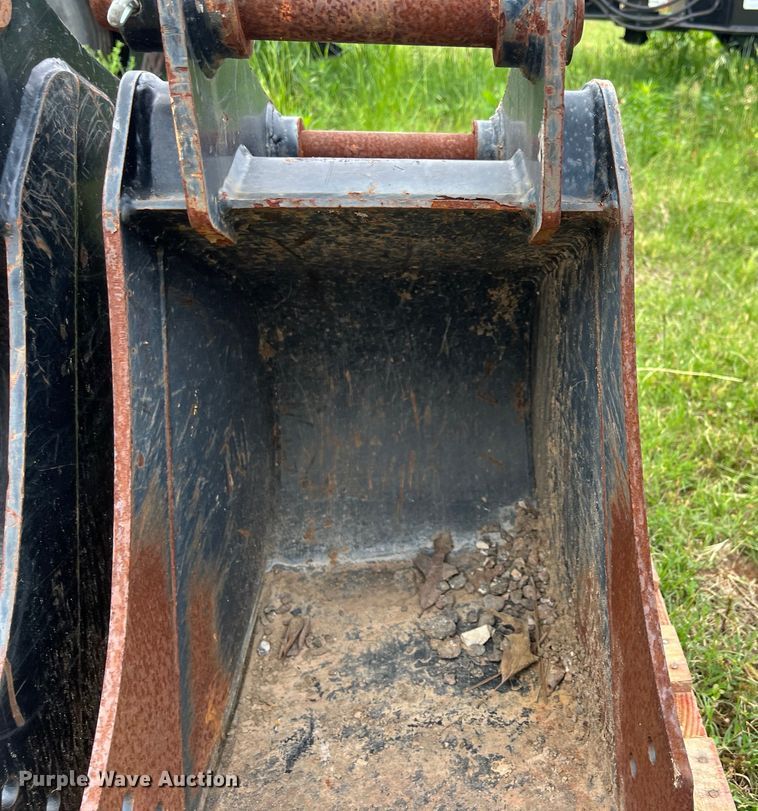 image for item KV9759 (2) Caterpillar backhoe buckets