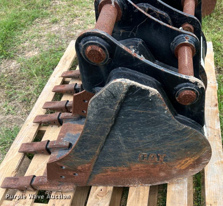 image for item KV9759 (2) Caterpillar backhoe buckets