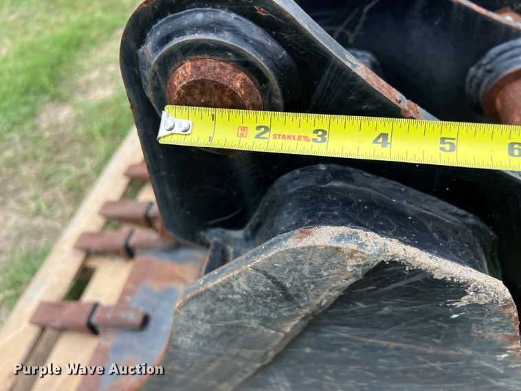 image for item KV9759 (2) Caterpillar backhoe buckets