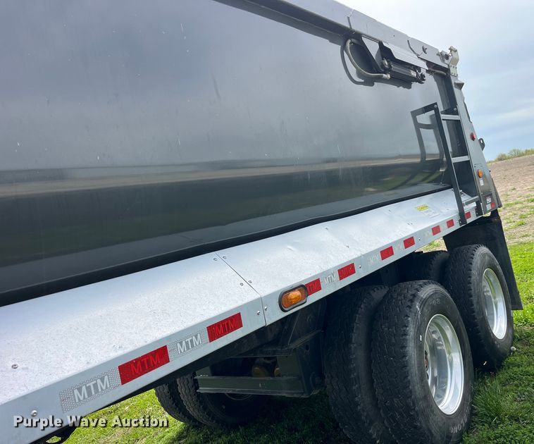 image for item LD9523 2022 MTM Midwest 26EL-QF-AR end dump trailer