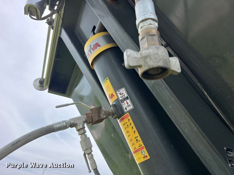 image for item LD9523 2022 MTM Midwest 26EL-QF-AR end dump trailer